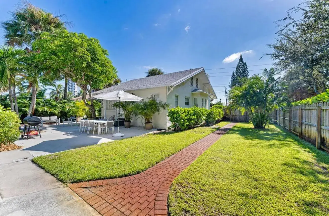 4 bedroom 3 bath Residential Lease for rent at 5301 N Flagler Drive, West Palm Beach FL 33407