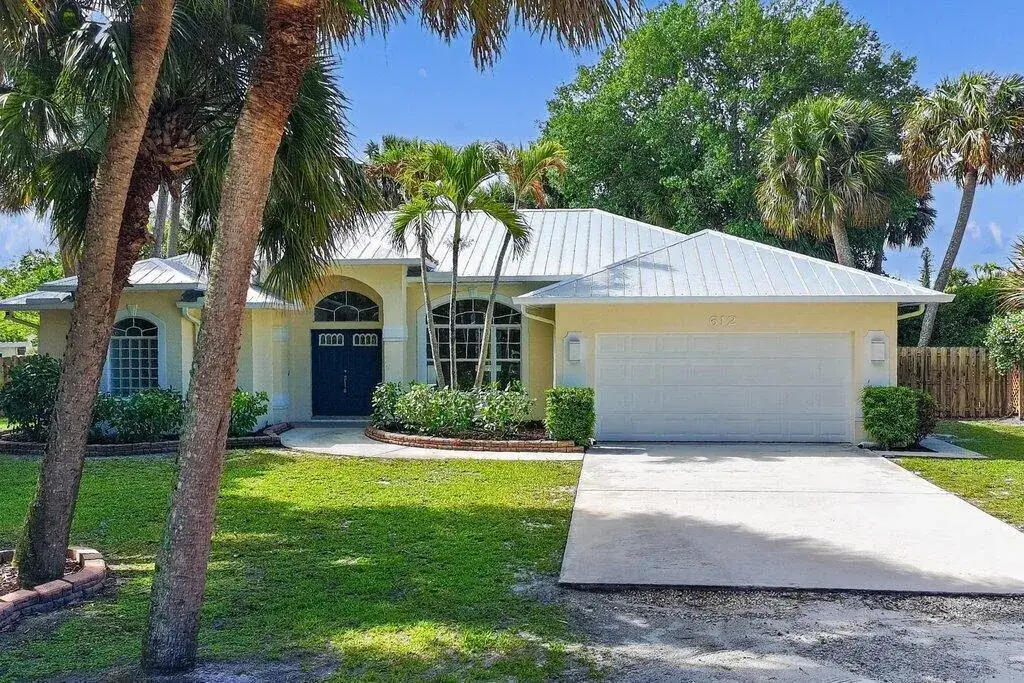 3 bedroom 2 bath Residential for sale at 612 SE 6th Street, Stuart FL 34994