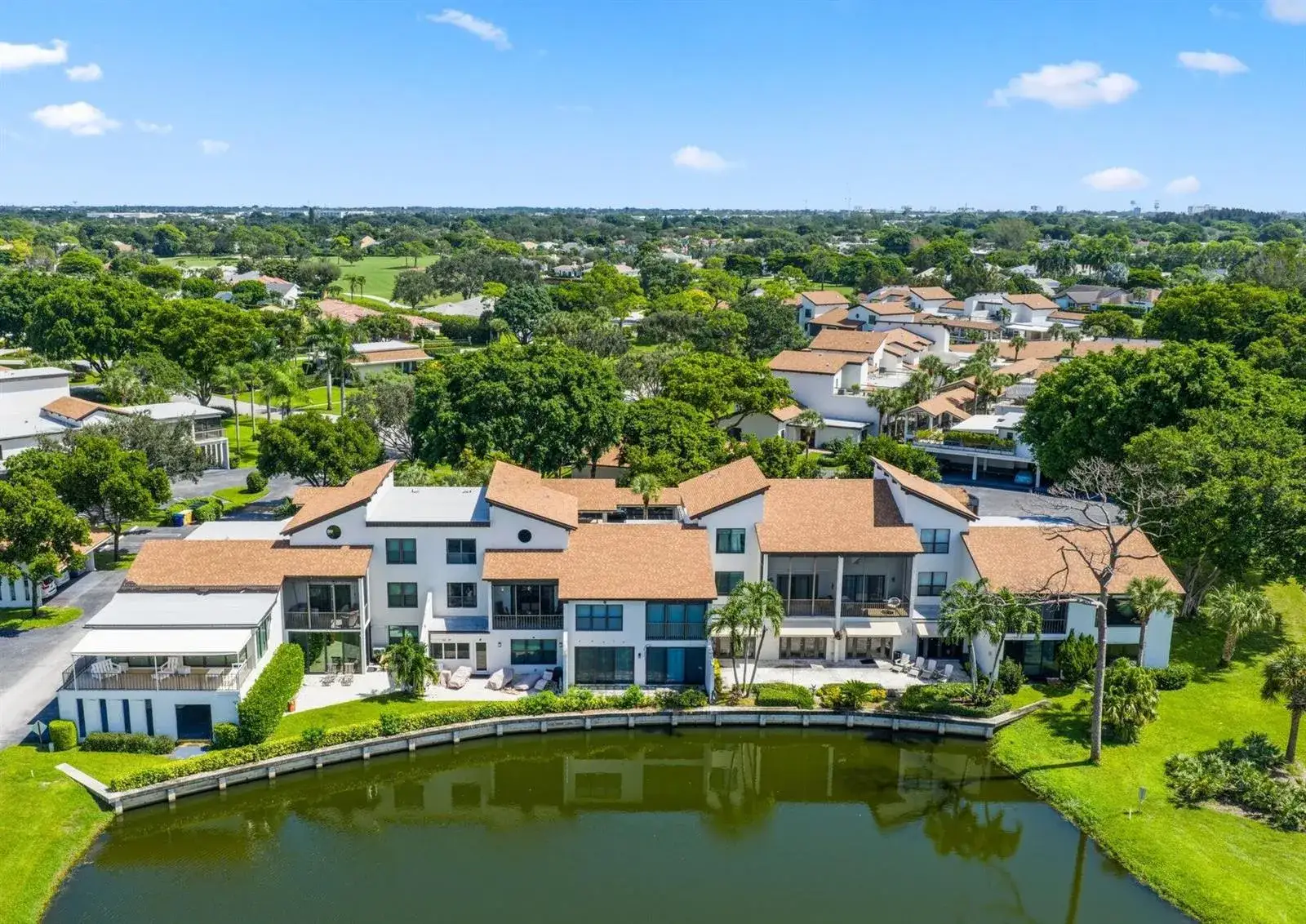 2 bedroom 2 bath Residential for sale at 800 Greensward Court # I, Delray Beach FL 33445