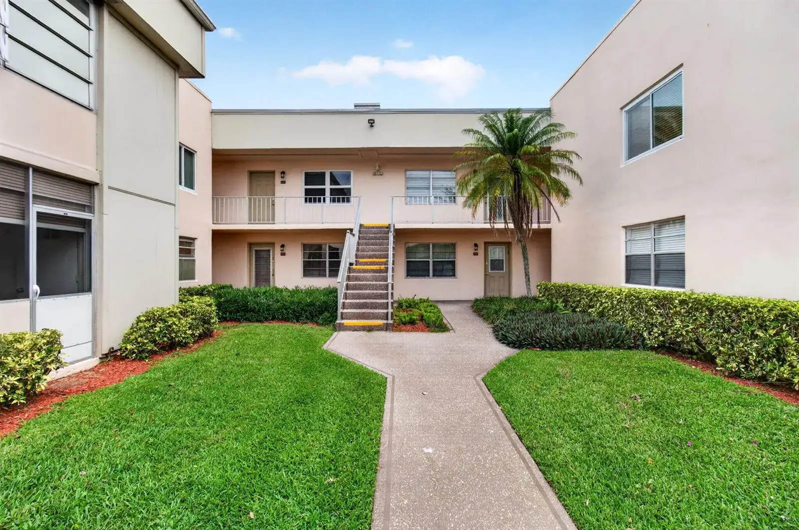 2 bedroom 2 bath Residential for sale at 349 Capri # H, Delray Beach FL 33484