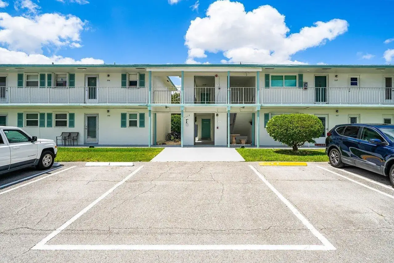 2 bedroom 1 bath Residential for sale at 1117 Lake Terrace # 207, Boynton Beach FL 33426