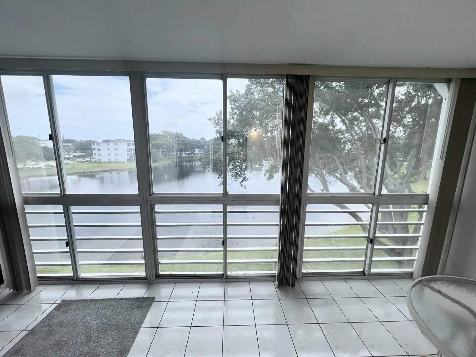 1 bedroom 1 bath Residential for sale at 4116 Cambridge E, Deerfield Beach FL 33442