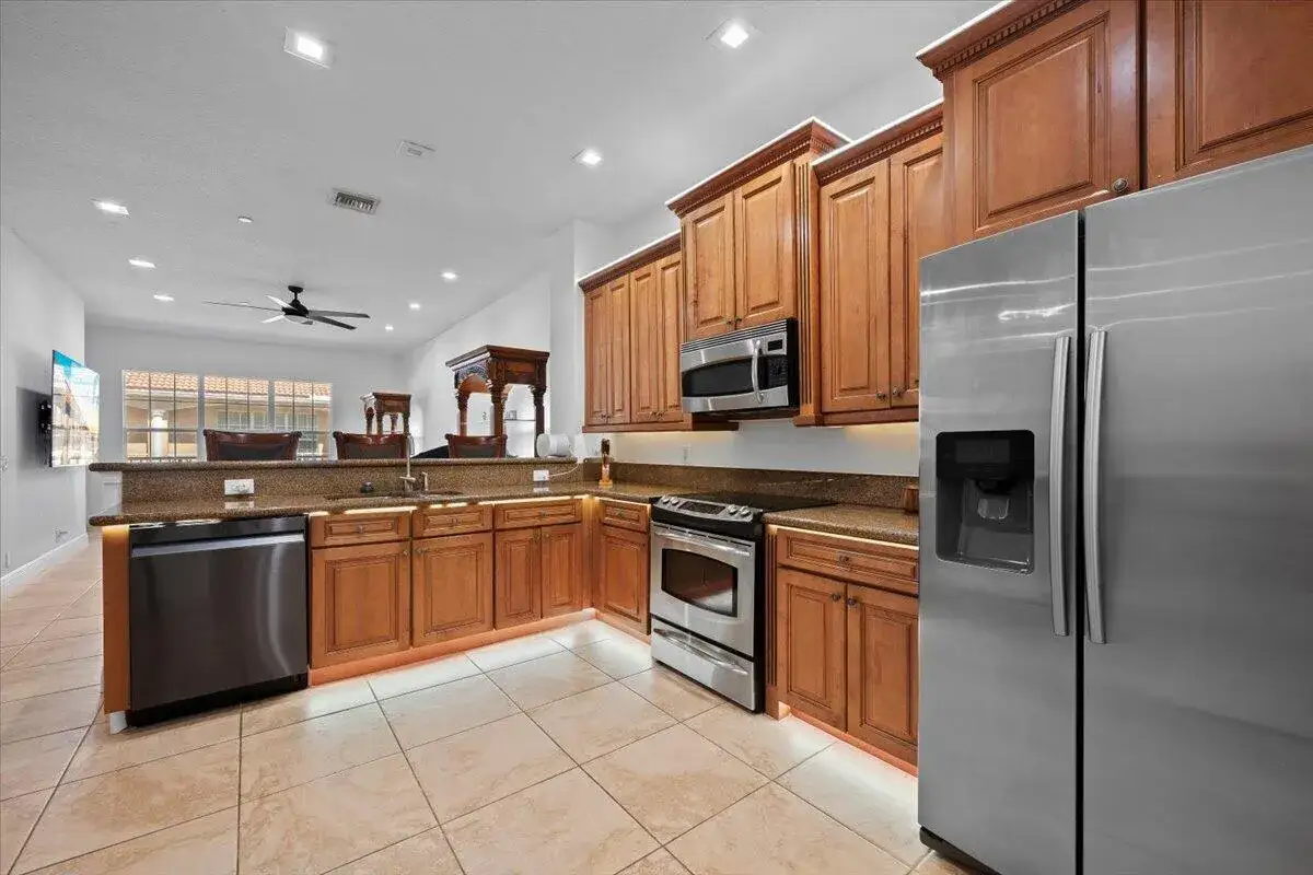3 bedroom 3 bath Residential for sale at 5102 Artesa Way W, Palm Beach Gardens FL 33418