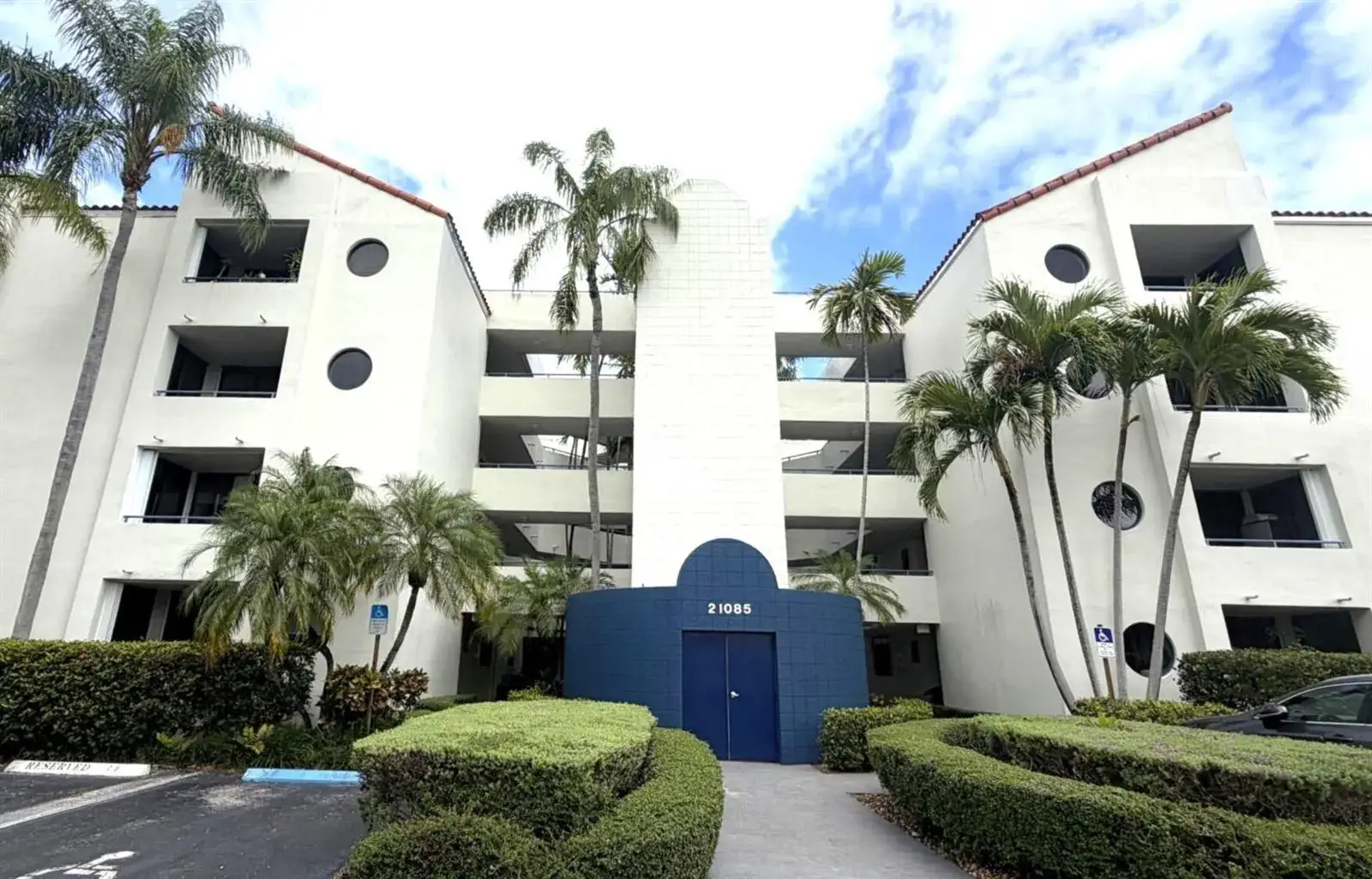 2 bedroom 2 bath Residential Lease for rent at 21085 NE 34th Avenue # 1, Aventura FL 33180