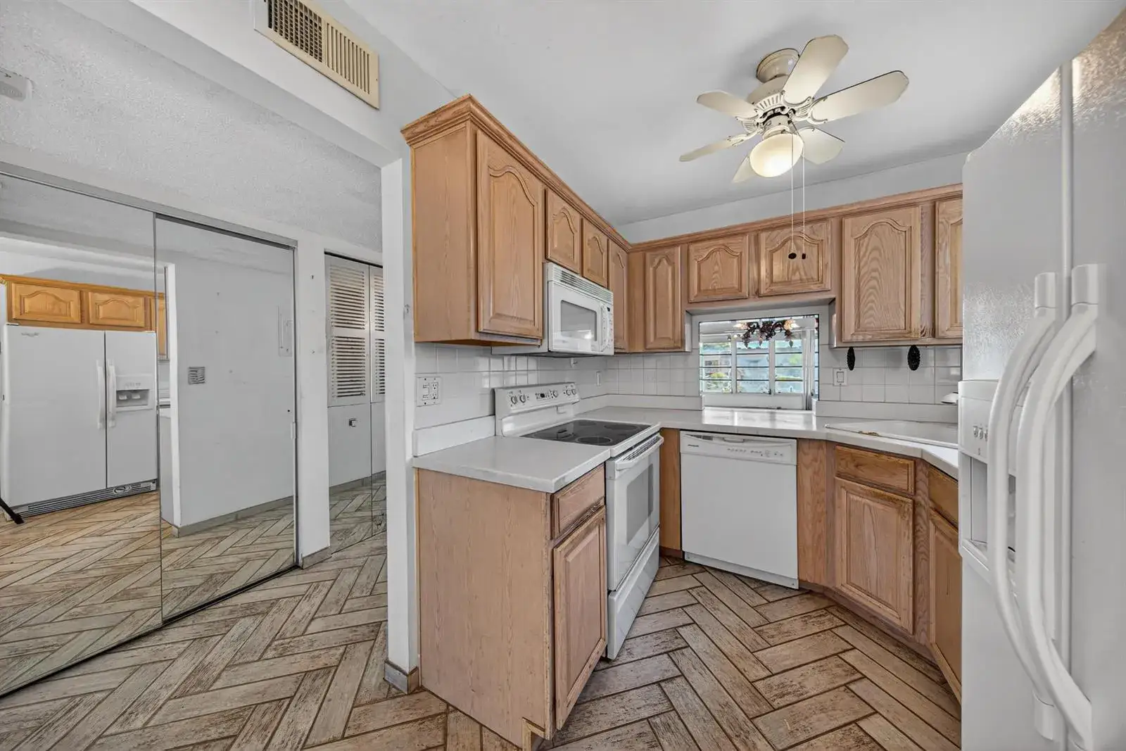 2 bedroom 2 bath Residential for sale at 6200 NW 62nd Street # 312, Tamarac FL 33319