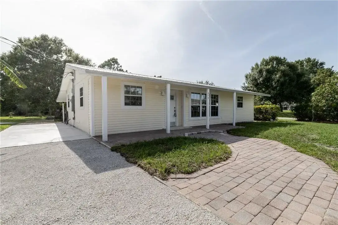 3 bedroom 2 bath Residential for sale at 874 Blossom, Sebastian FL 32958