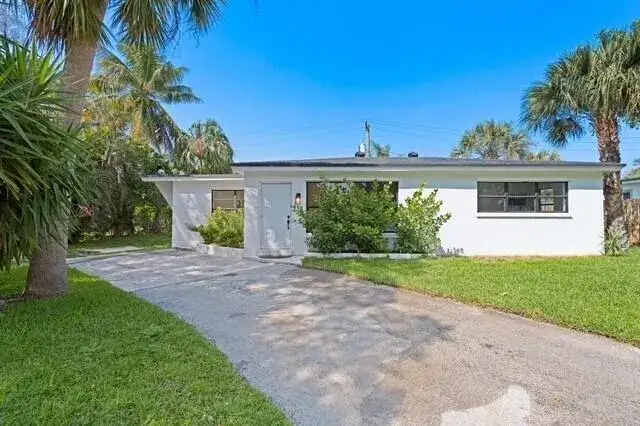 2 bedroom 2 bath Residential Lease for rent at 235 NE 20th Street, Boca Raton FL 33431