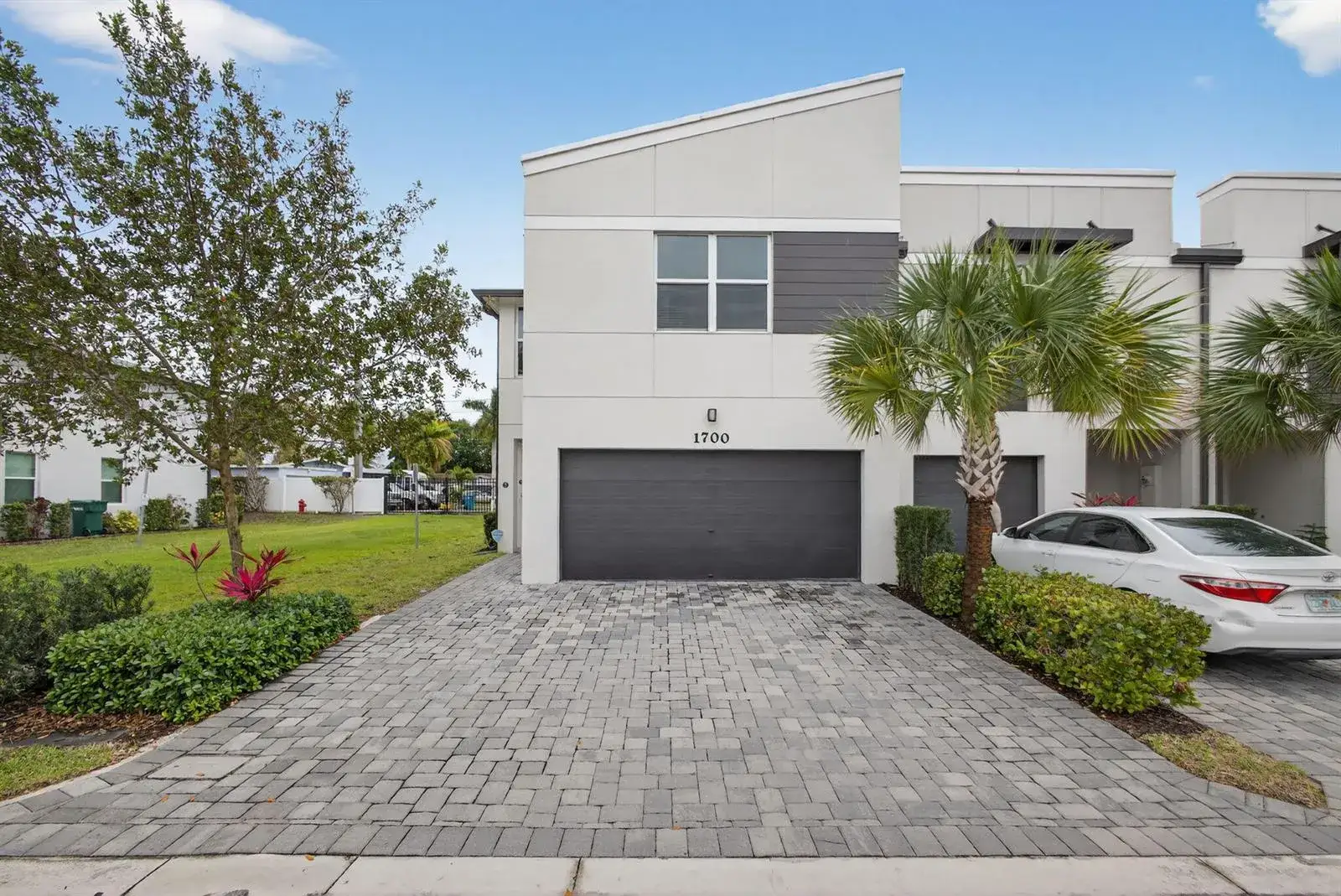 3 bedroom 2 bath Residential for sale at 1700 Lindley Street, Mangonia Park FL 33407