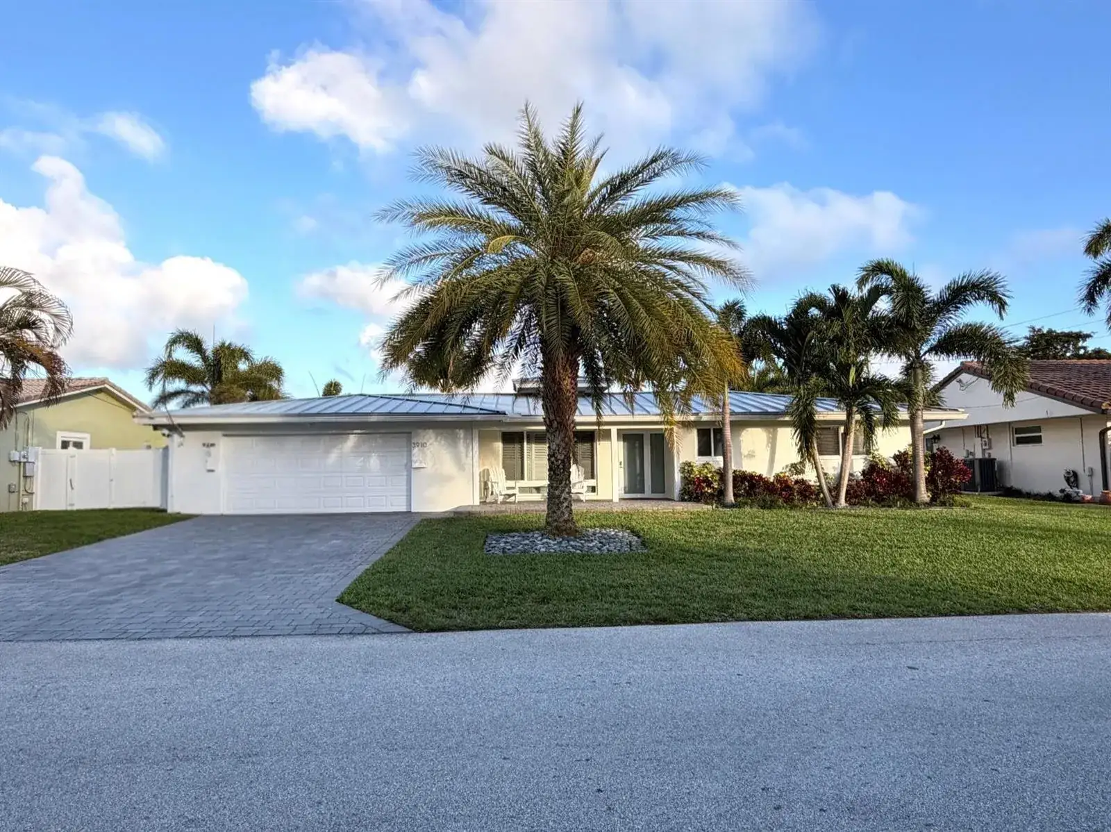 3 bedroom 3 bath Residential for sale at 3910 NE 26th Avenue, Lighthouse Point FL 33064
