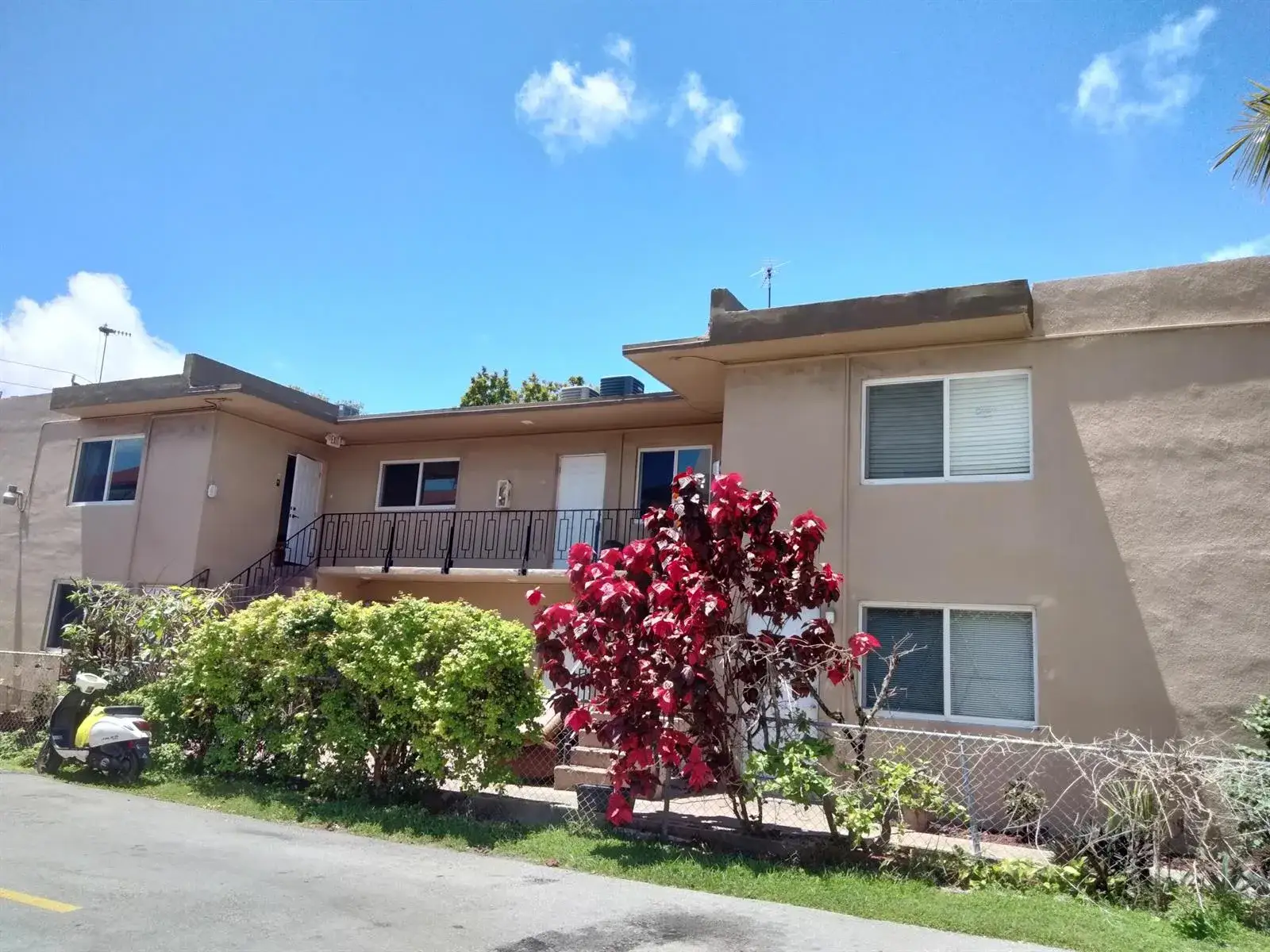2 bedroom 1 bath Residential Lease for rent at 460 SW 7th Street, Miami FL 33130
