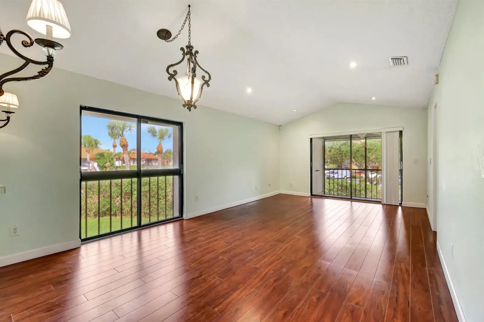 2 bedroom 2 bath Residential for sale at 351 Club Circle # 207, Boca Raton FL 33487