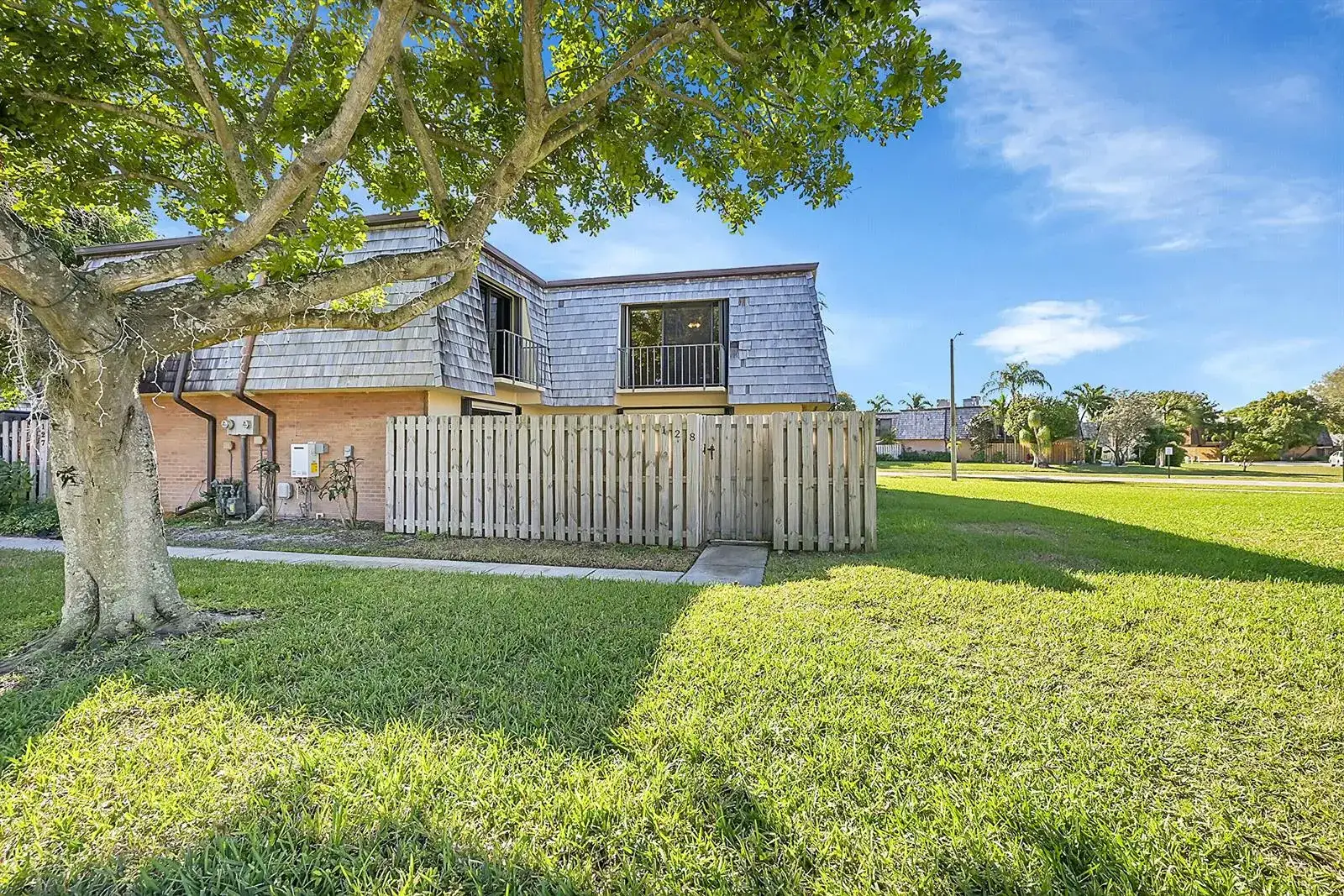 2 bedroom 2 bath Residential for sale at 128 Lake Arbor Drive, Palm Springs FL 33461