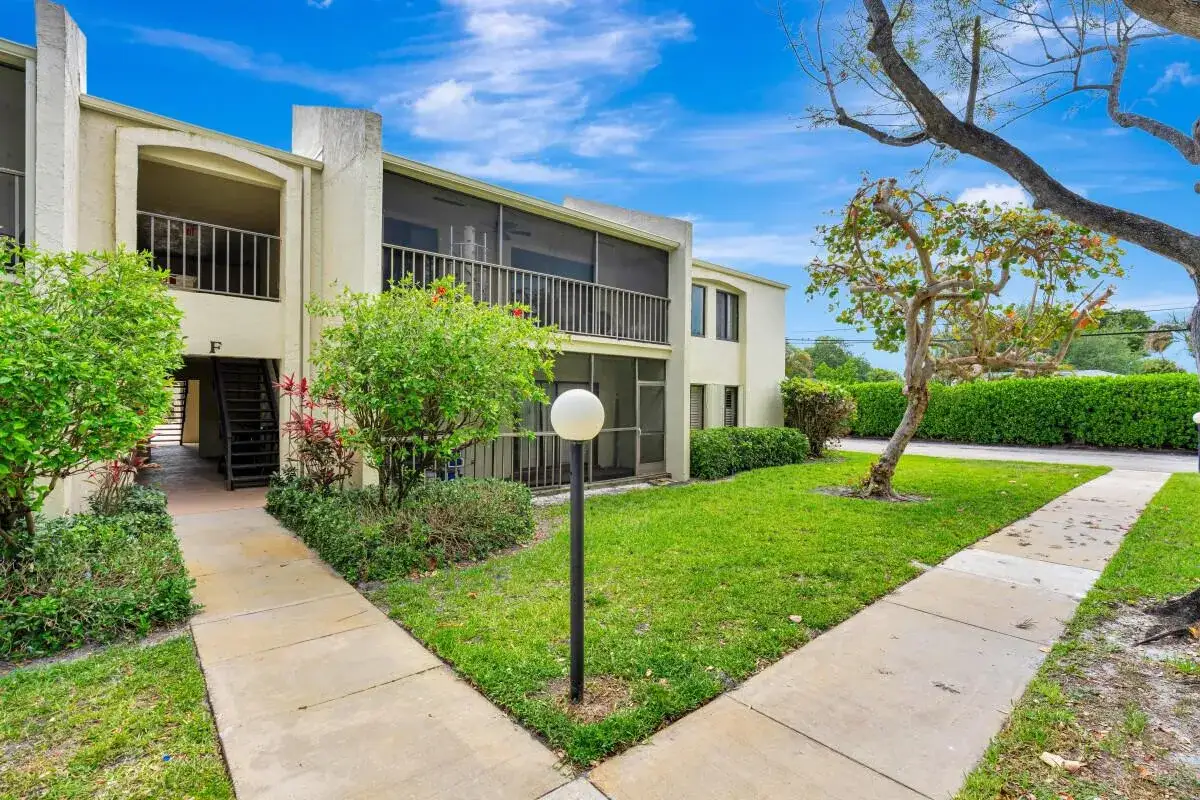 2 bedroom 2 bath Residential for sale at 150 Pineview Road # F3, Jupiter FL 33469