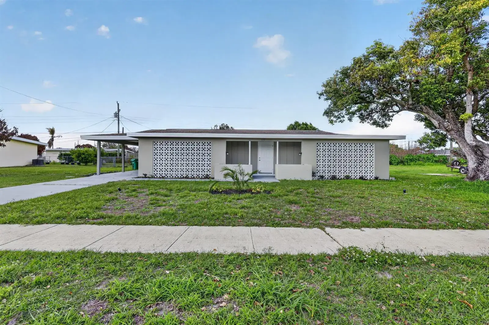 3 bedroom 2 bath Residential for sale at 157 SE Calmoso Drive, Port St. Lucie FL 34983