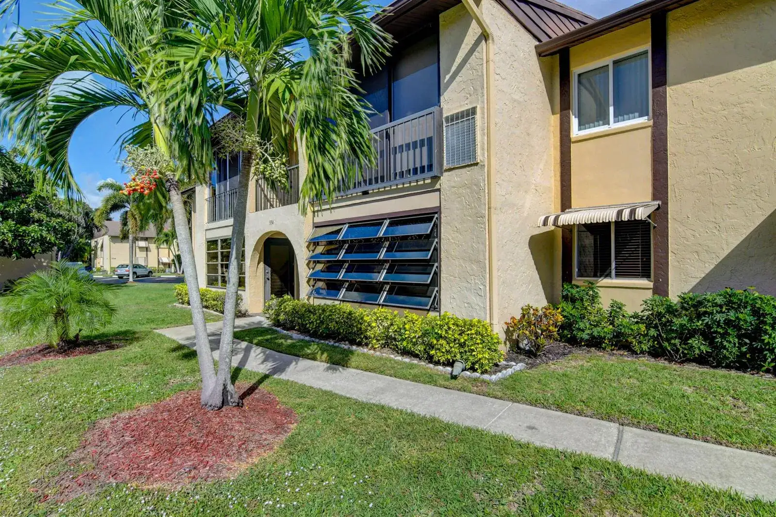 2 bedroom 1 bath Residential for sale at 334 Pine Ridge Circle # 1, FL 33463