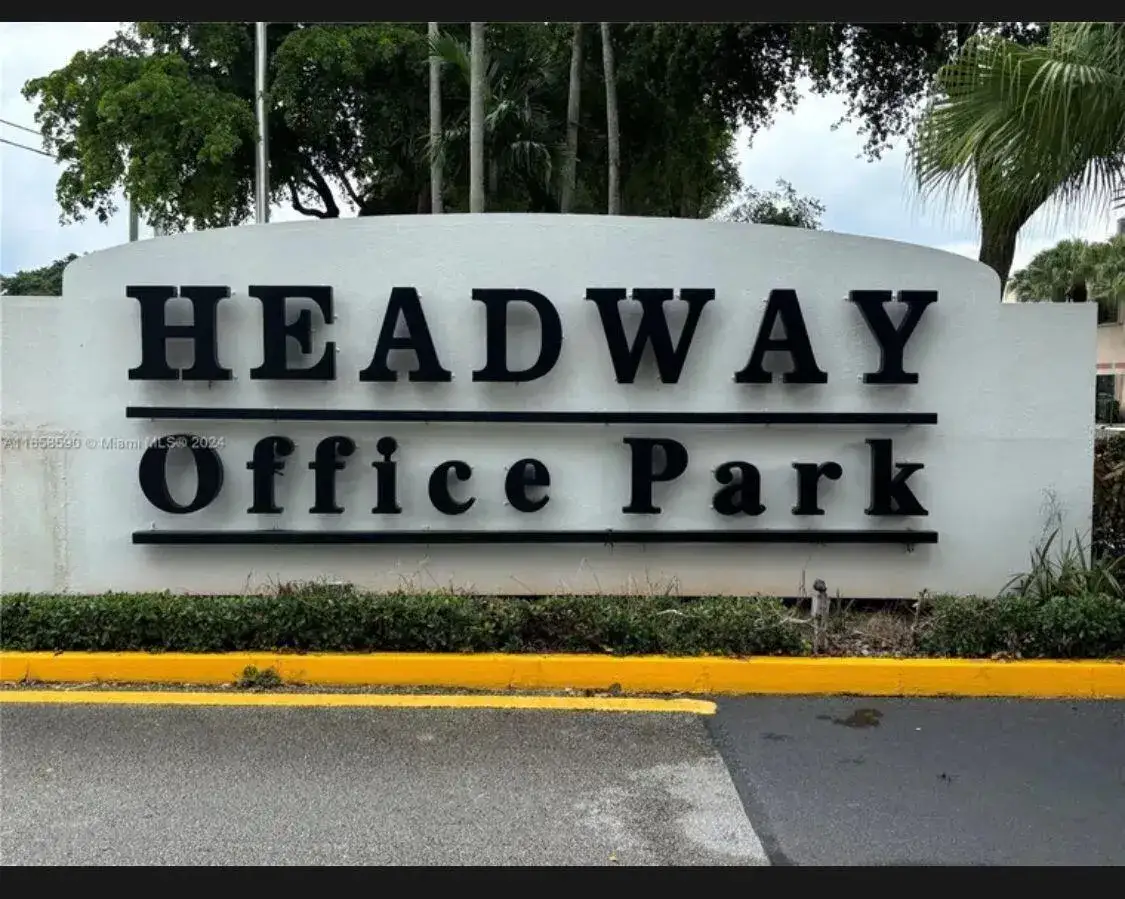 Commercial Sale for sale at The Smoke Outlet, Lauderdale Lakes FL 33319