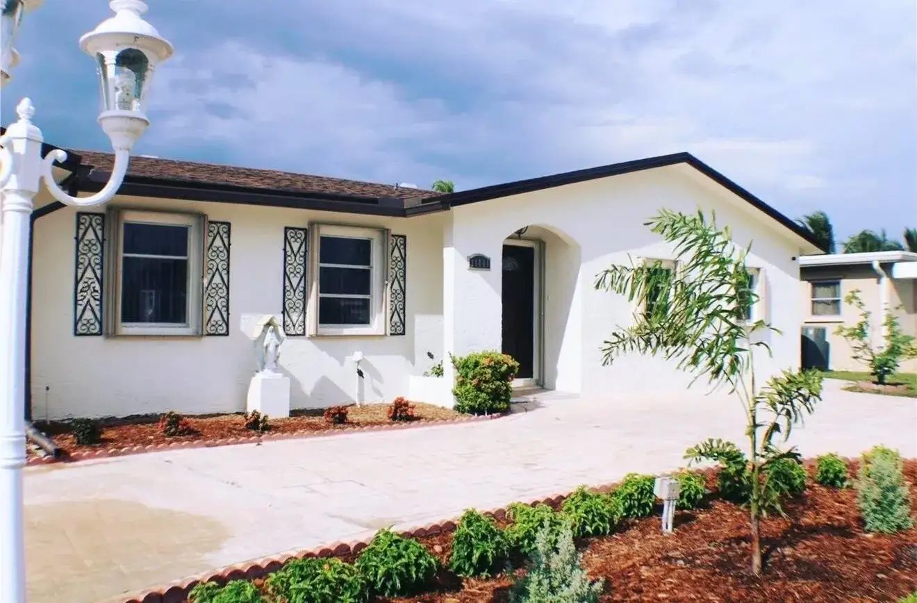 5 bedroom 2 bath Residential for sale at 11441 NW 29th Manor, Sunrise FL 33323
