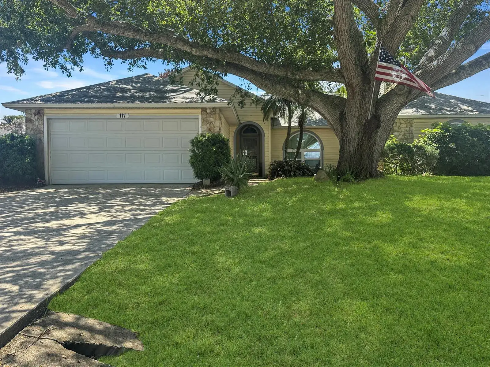 3 bedroom 2 bath Residential for sale at 117 Hinchman Avenue, Sebastian FL 32958