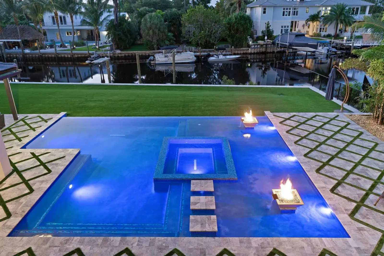 6 bedroom 7 bath Residential for sale at 261 Old Jupiter Beach Road, Jupiter FL 33477