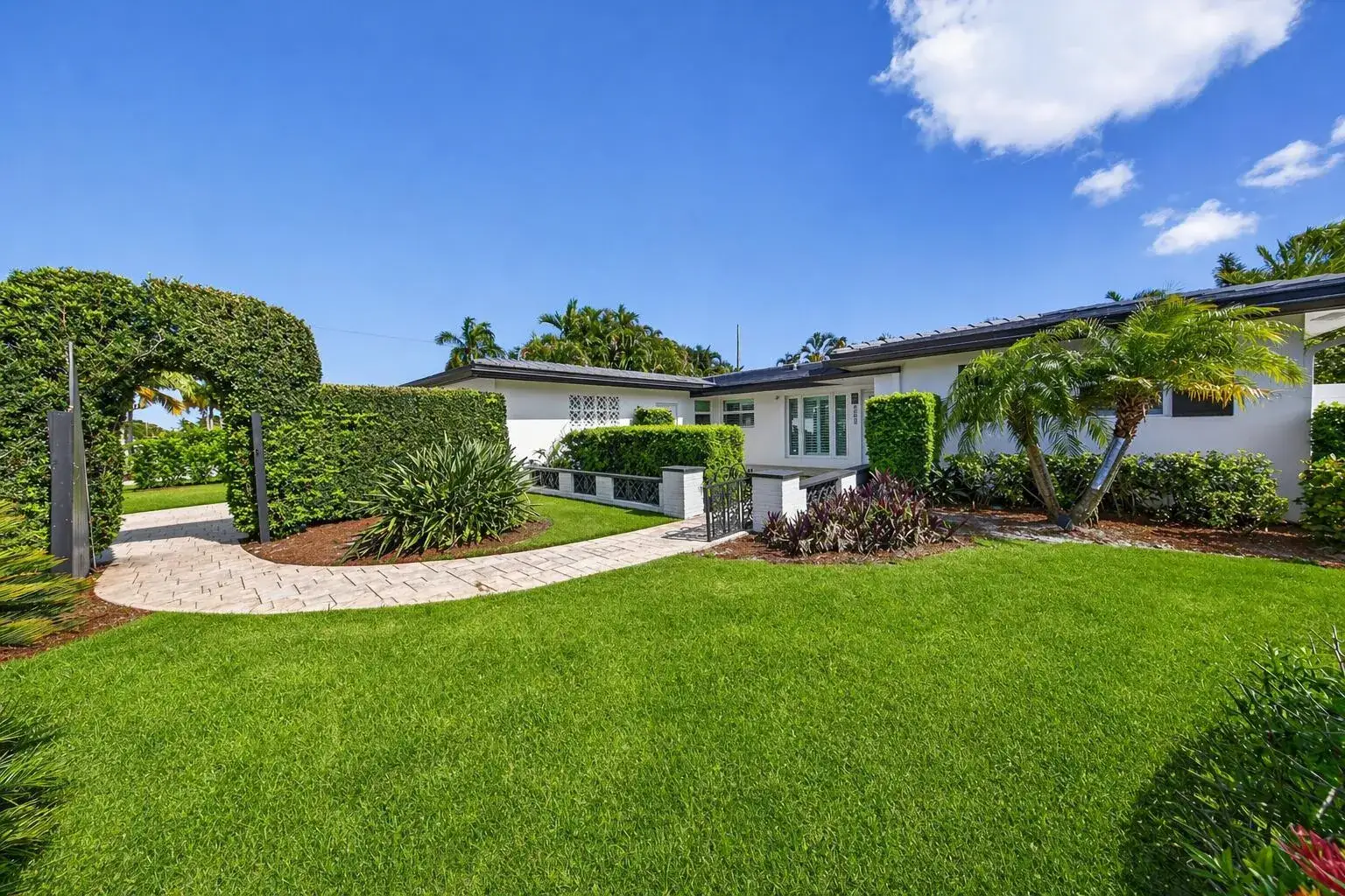 3 bedroom 2 bath Residential for sale at 850 W Camino Real, Boca Raton FL 33486