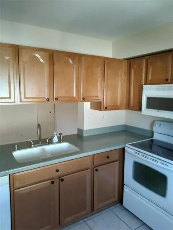 2 bedroom 2 bath Residential Lease for rent at 115 Gardens Drive # 202, Pompano Beach FL 33069
