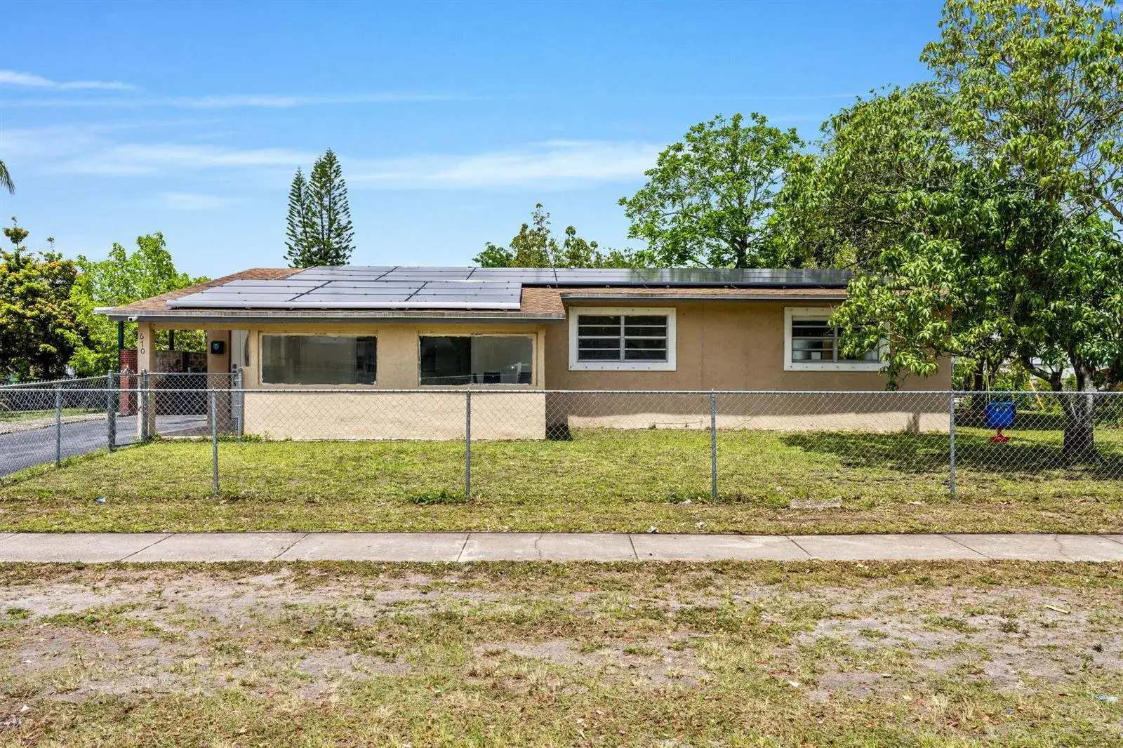 4 bedroom 2 bath Residential for sale at 670 SW 29th Avenue, Fort Lauderdale FL 33312