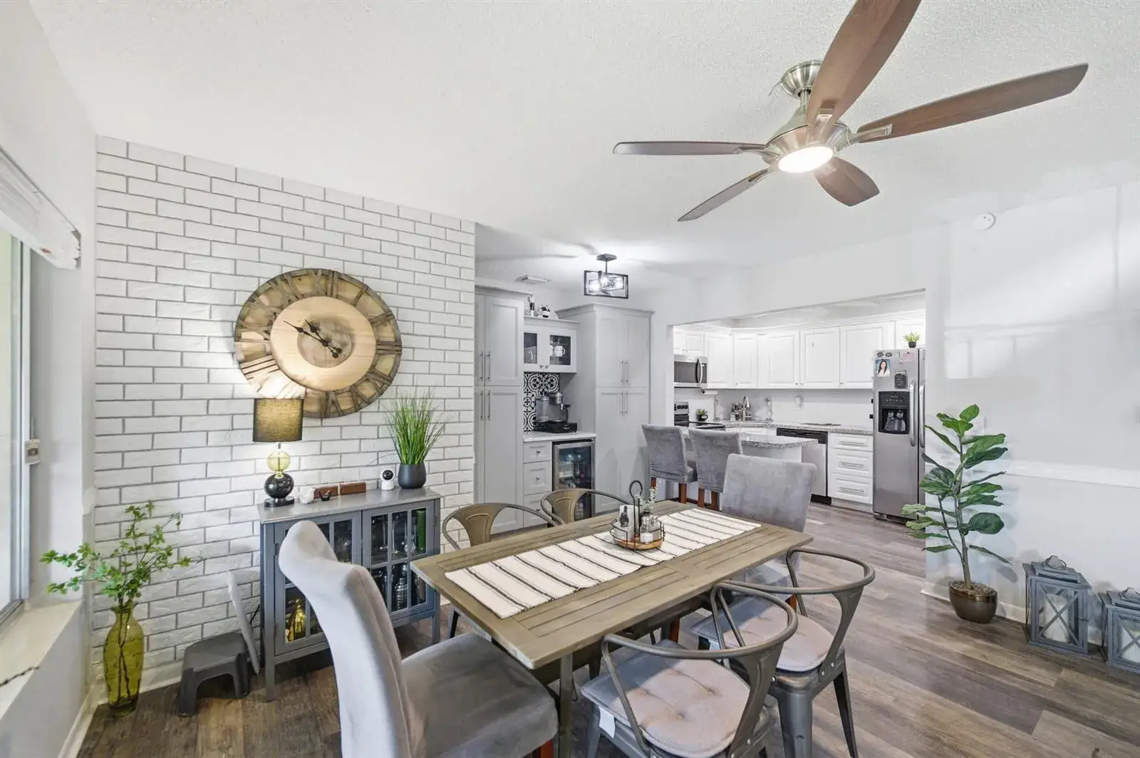 2 bedroom 1 bath Residential for sale at 5883 La Paseos Drive # 2, FL 33463