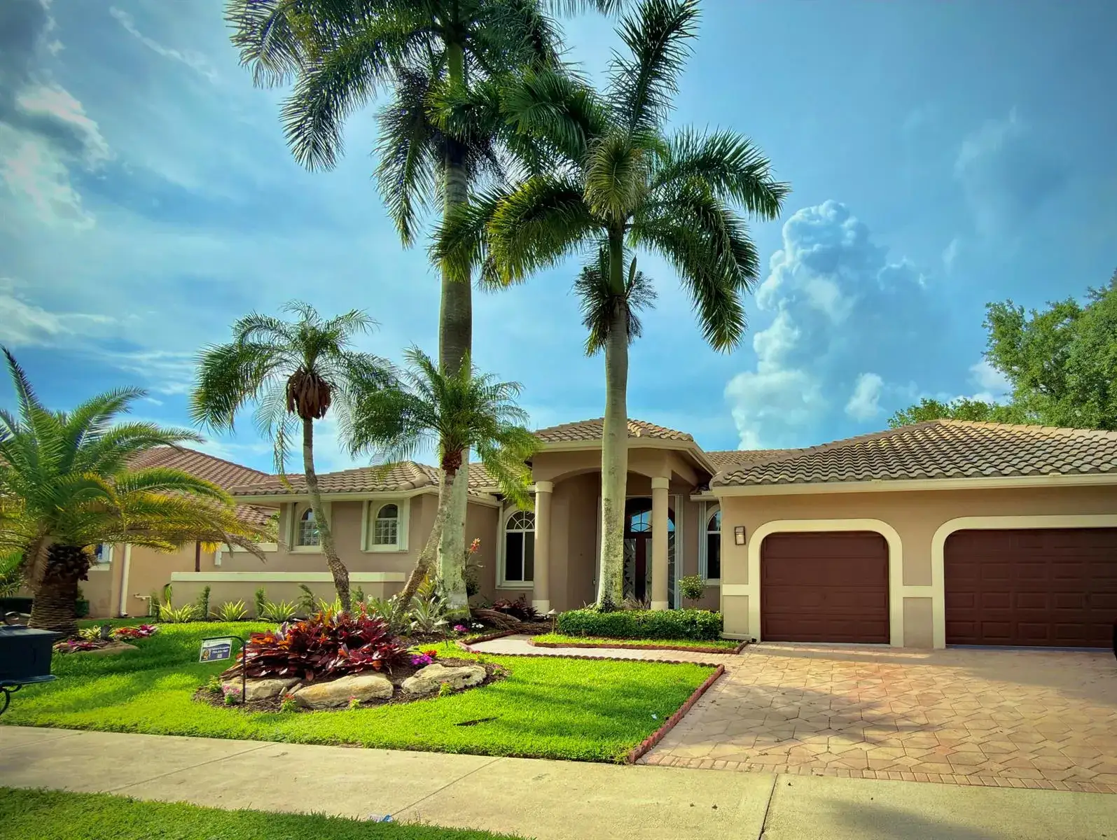 6 bedroom 4 bath Residential Lease for rent at 2579 Mayfair Lane, Weston FL 33327