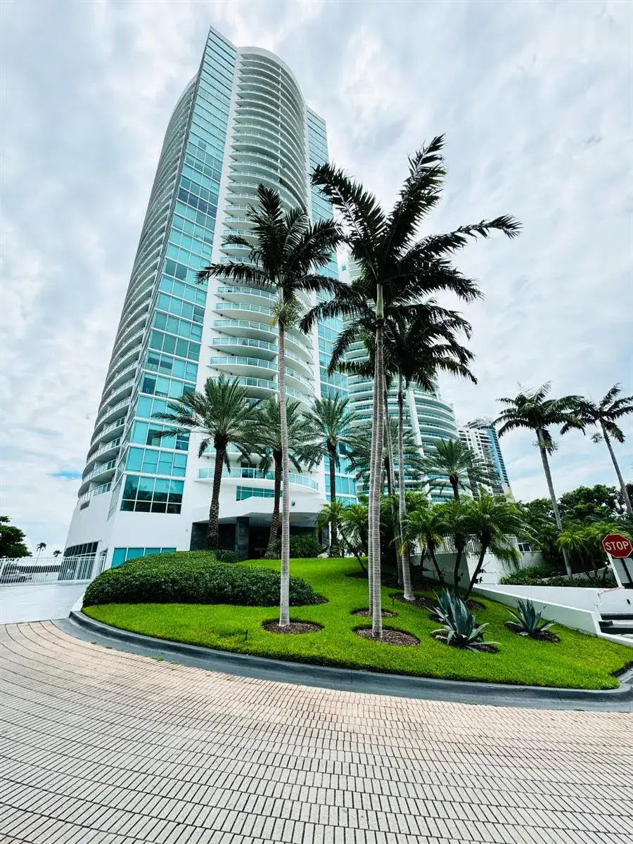 2 bedroom 2 bath Residential for sale at 2101 Brickell Avenue # 801, Miami FL 33129