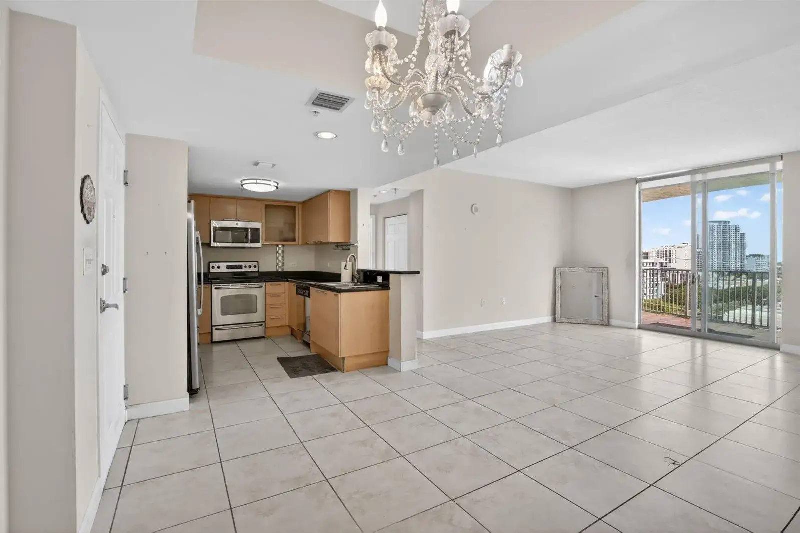 3 bedroom 2 bath Residential for sale at 140 S Dixie Highway # 819, Hollywood FL 33020