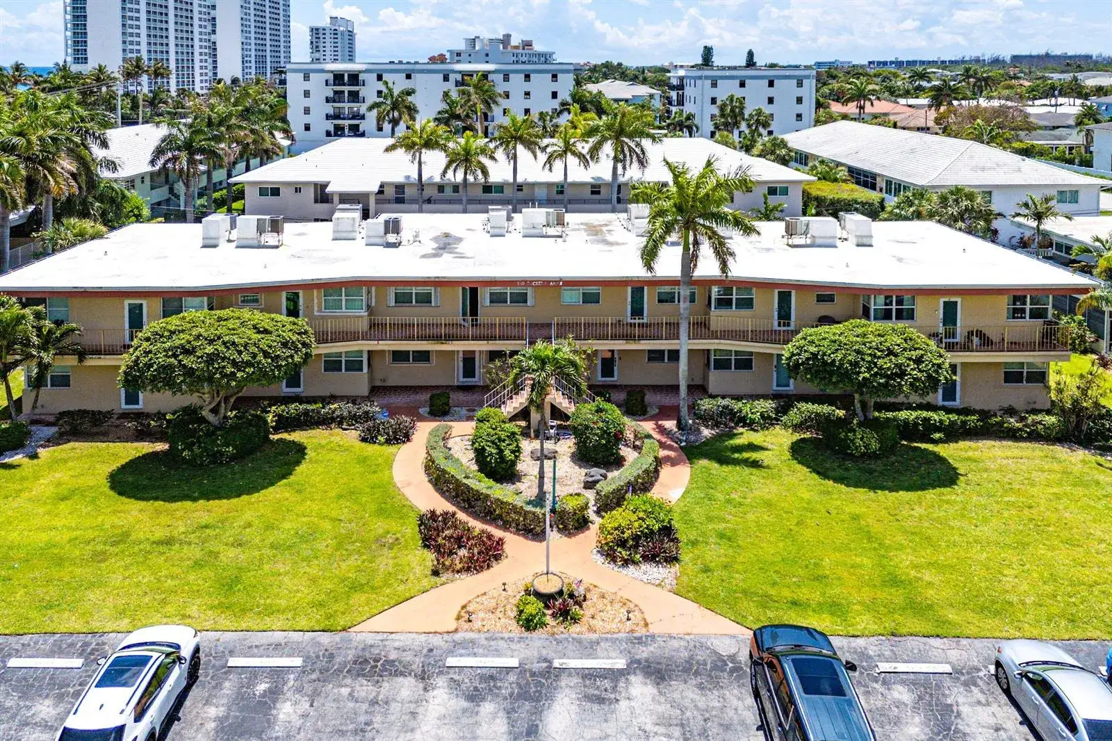 2 bedroom 2 bath Residential for sale at 930 Osceola Drive # 9, Boca Raton FL 33432
