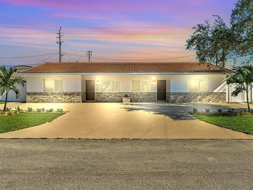 2 bedroom 2 bath Residential Lease for rent at 541 NE 18th Street, Boca Raton FL 33432
