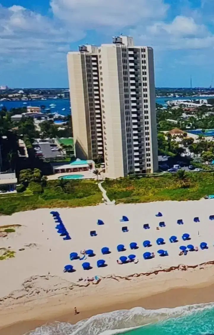 2 bedroom 2 bath Residential for sale at 2800 N Ocean Drive # 8b, Singer Island FL 33404