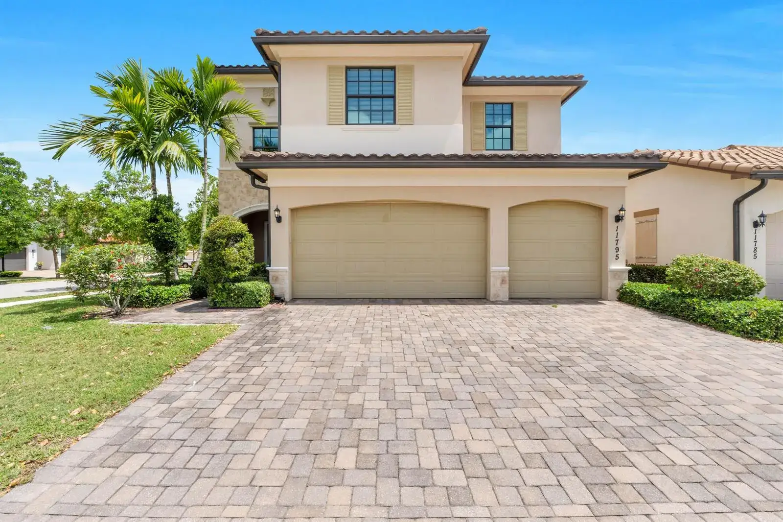 6 bedroom 4 bath Residential for sale at 11795 Waterway Circle, Parkland FL 33076
