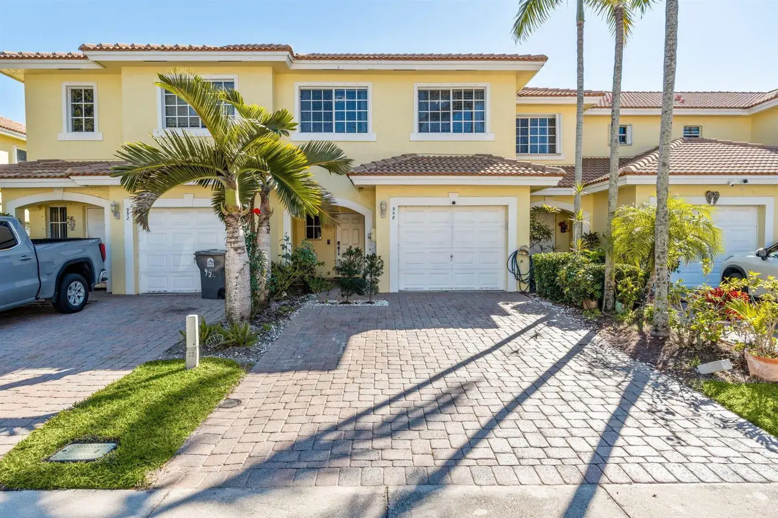 3 bedroom 2 bath Residential Lease for rent at 948 Imperial Lake Road, FL 33413