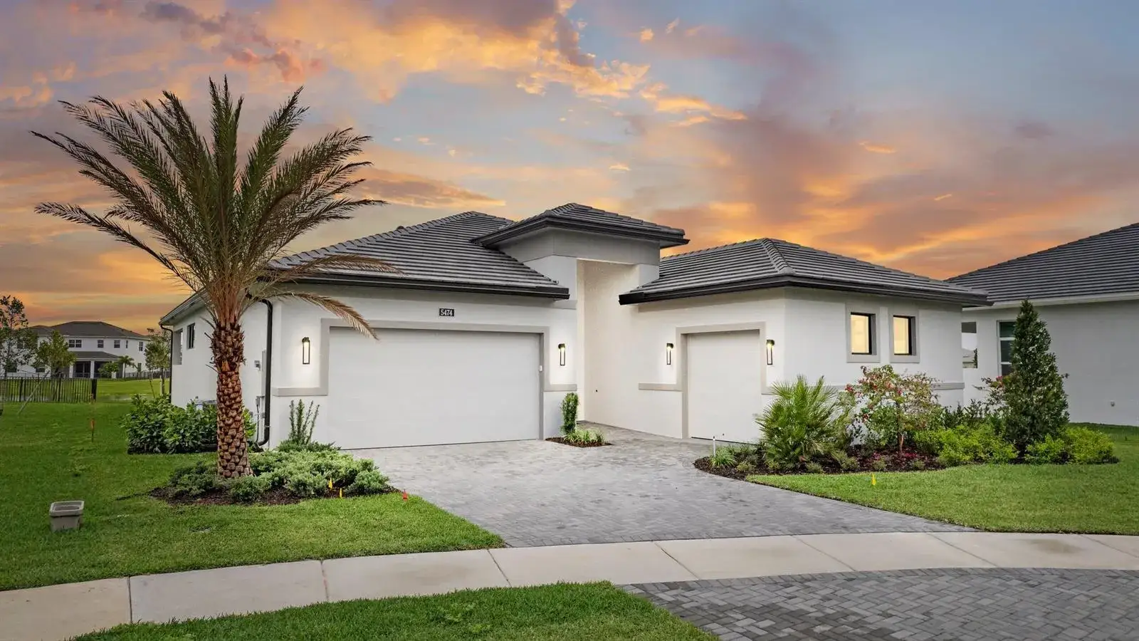 3 bedroom 3 bath Residential for sale at 5474 Hutchinson Way, FL 33470