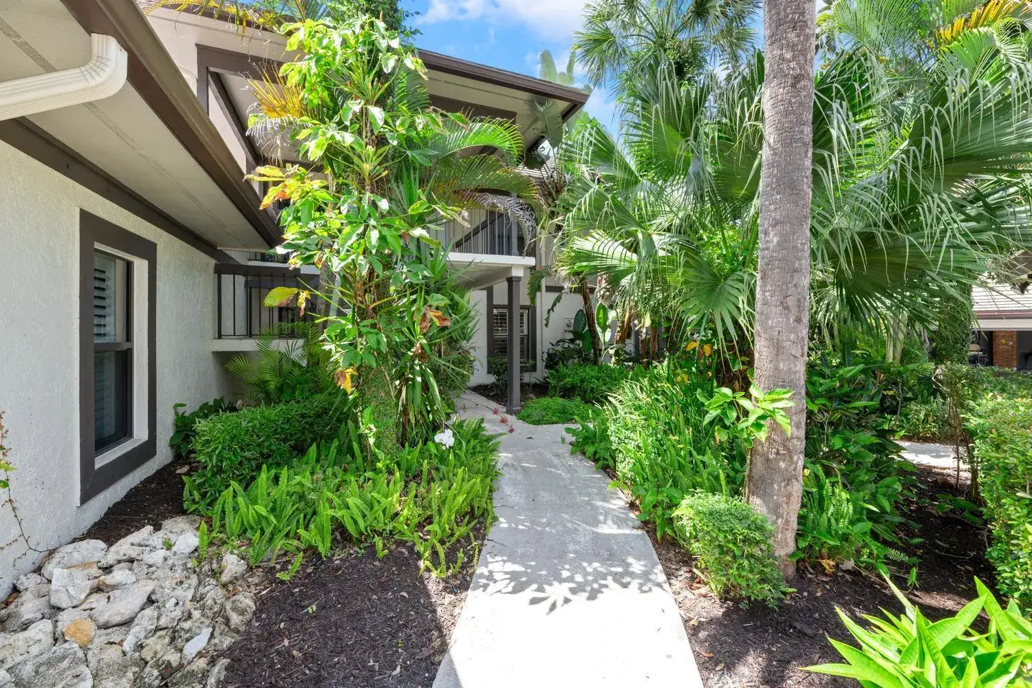 3 bedroom 3 bath Residential for sale at 13224 Polo Club Road # A102, Wellington FL 33414