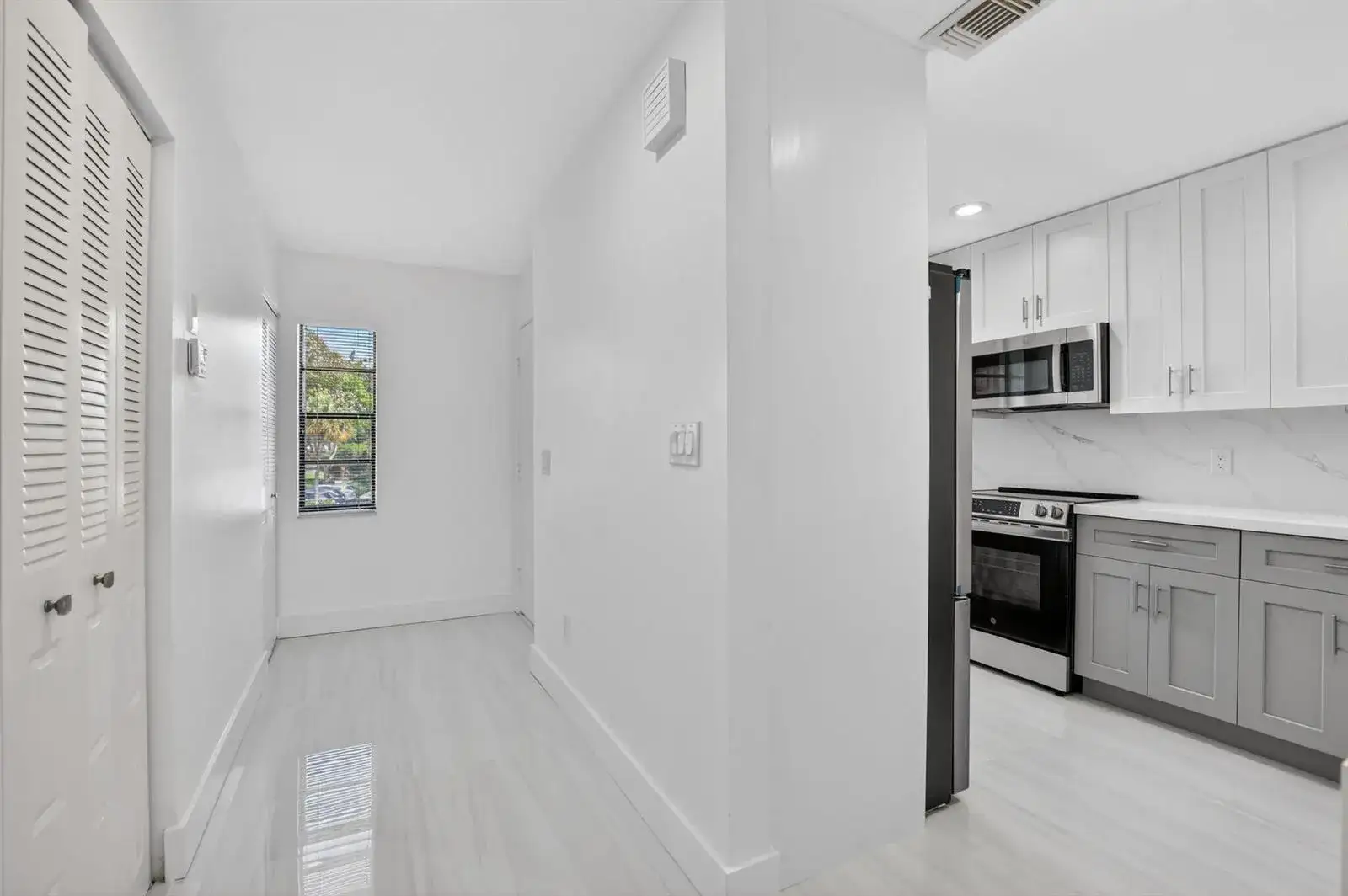 2 bedroom 2 bath Residential for sale at 9272 Vista Del Lago # 28f, Boca Raton FL 33428