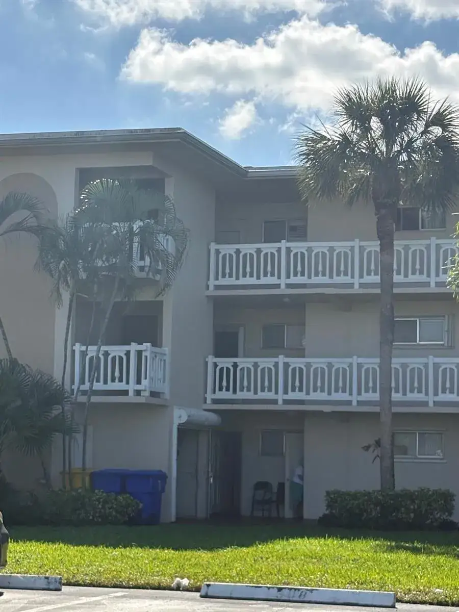 1 bedroom 1 bath Residential for sale at 2606 Garden Drive S # 107, FL 33461