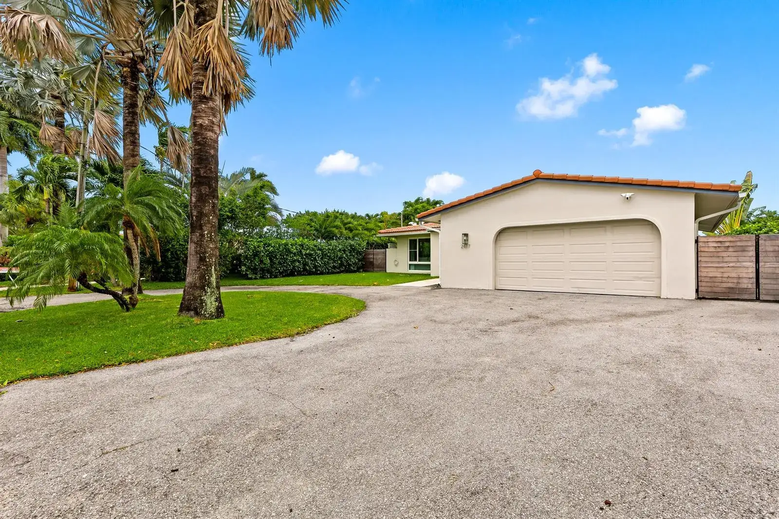 3 bedroom 2 bath Residential for sale at 2417 NE 19th Avenue, Wilton Manors FL 33305
