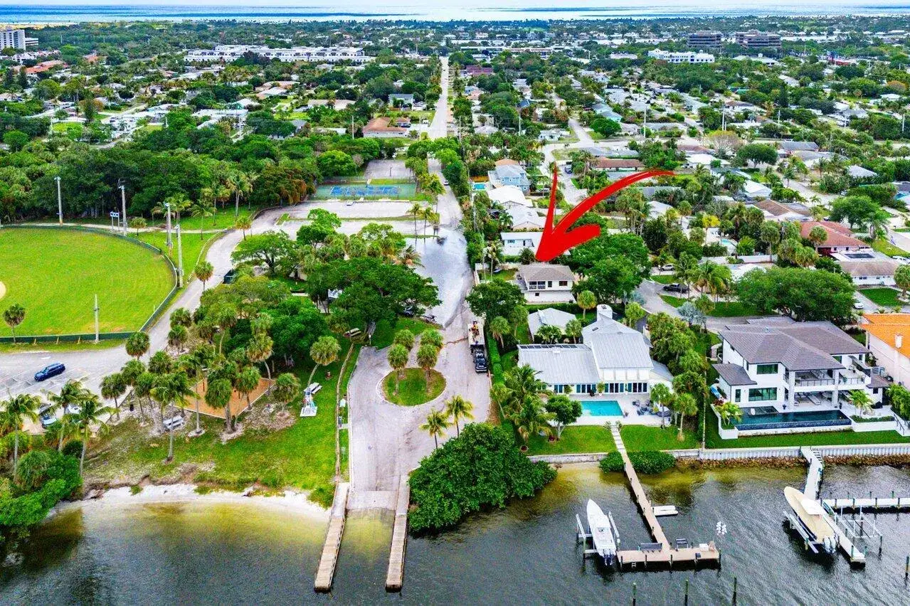 4 bedroom 4 bath Residential for sale at 2101 N Palm Circle, North Palm Beach FL 33408