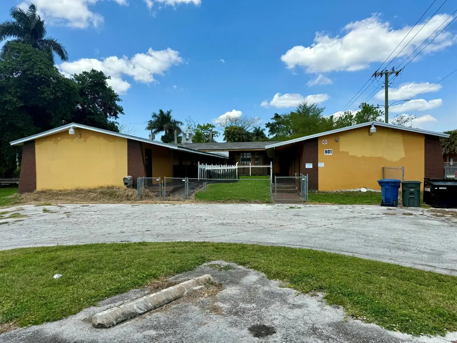 4 bedroom 1 bath Residential for sale at 601 W Canal St Street N, Belle Glade FL 33430