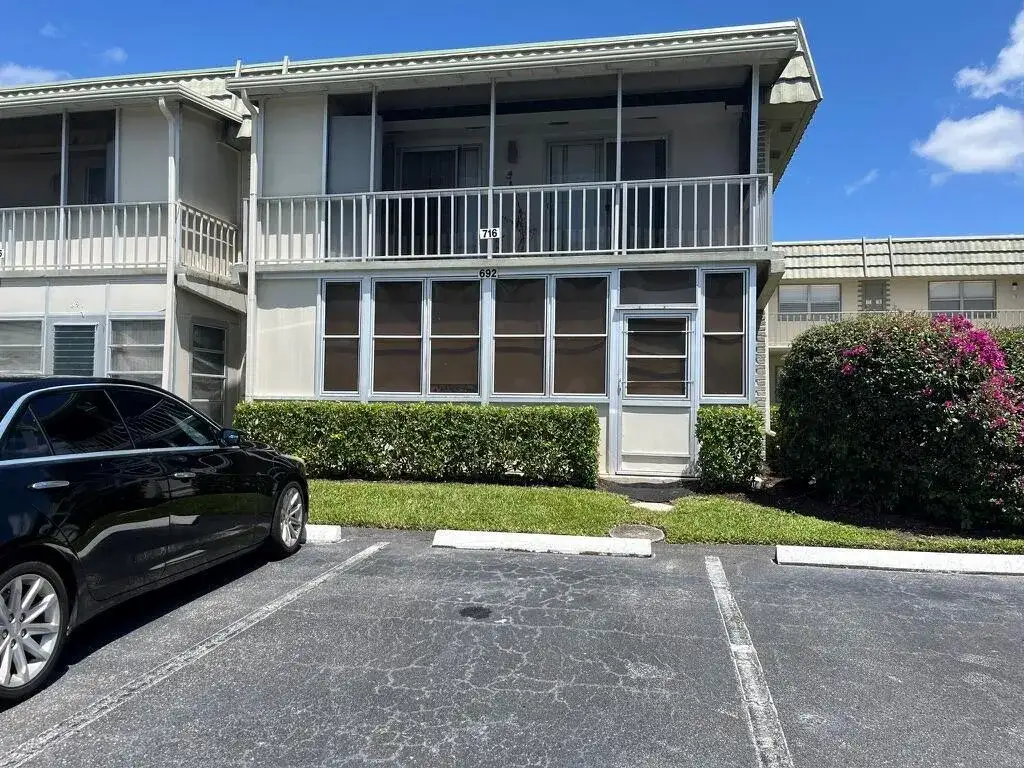 2 bedroom 2 bath Residential for sale at 716 Monaco Court # 716, Delray Beach FL 33446