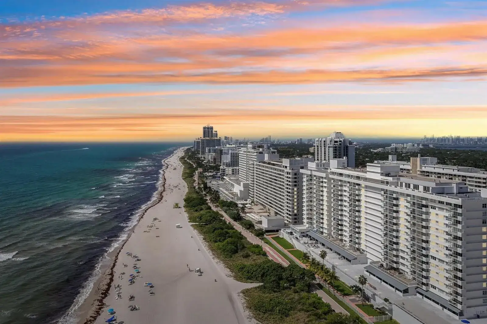 2 bedroom 2 bath Residential for sale at 5601 Collins Avenue # 1716, Miami Beach FL 33140