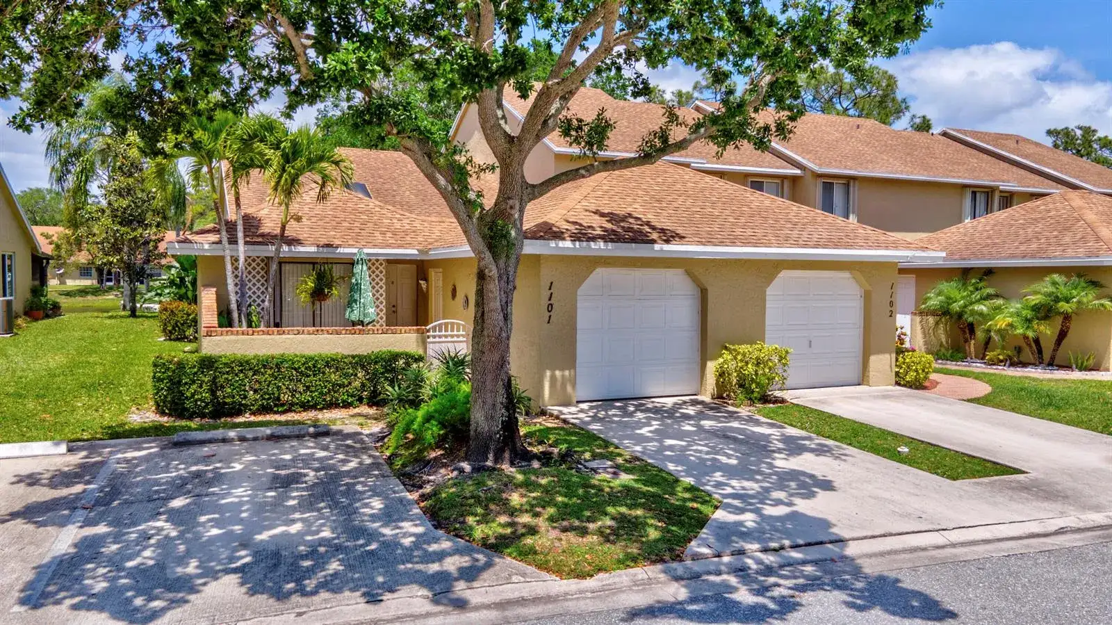 2 bedroom 2 bath Residential for sale at 1101 Maplewood Drive, FL 33415
