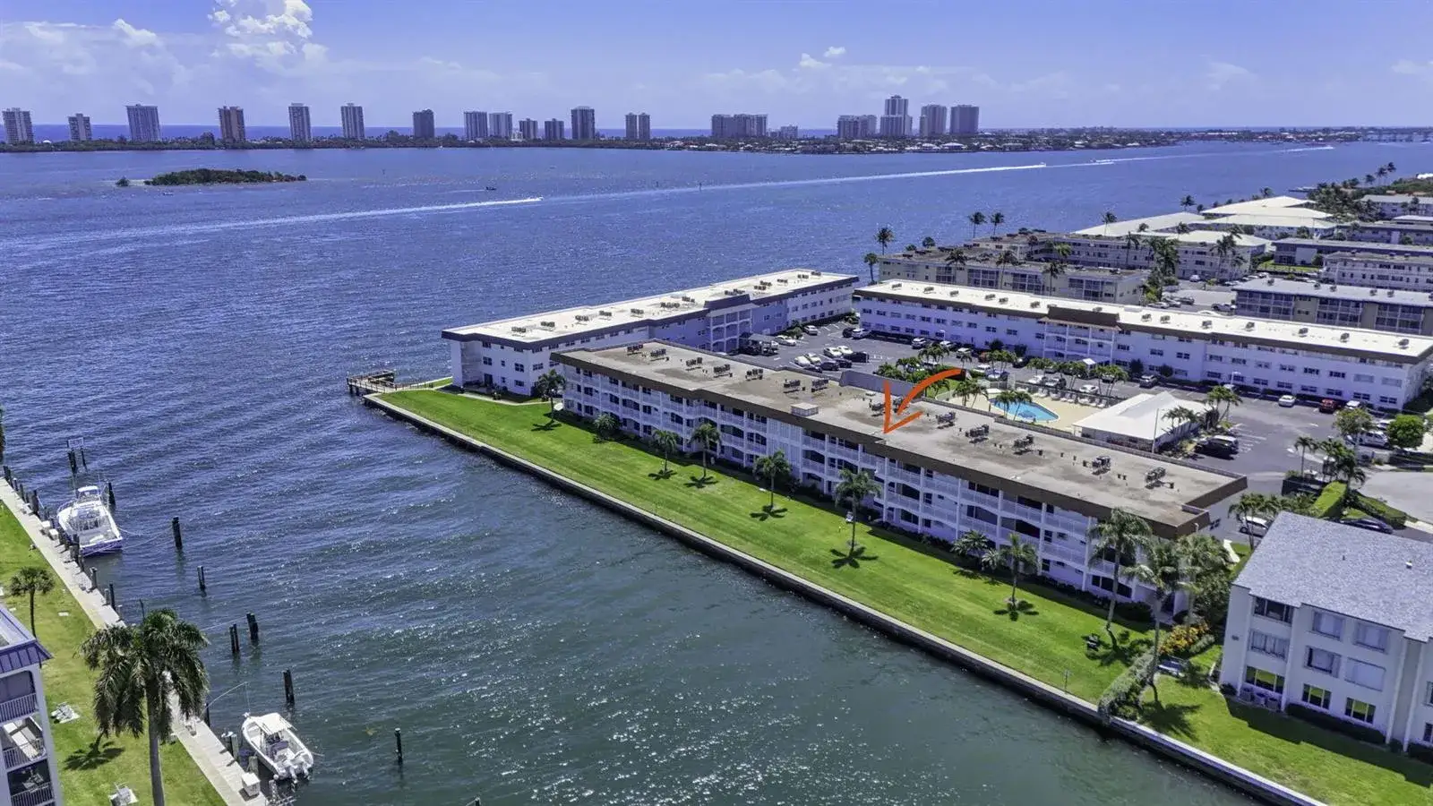 1 bedroom 1 bath Residential for sale at 111 Shore Court # 205, North Palm Beach FL 33408