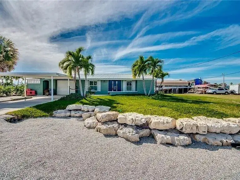 2 bedroom 2 bath Residential for sale at 2891 Cussell Drive, FL 33956