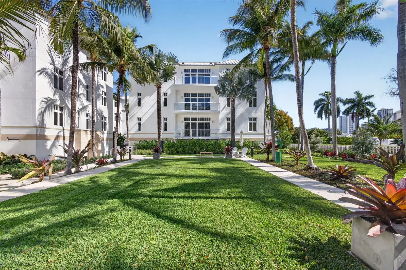2 bedroom 2 bath Residential for sale at 182 Lake Drive # 301, Palm Beach Shores FL 33404