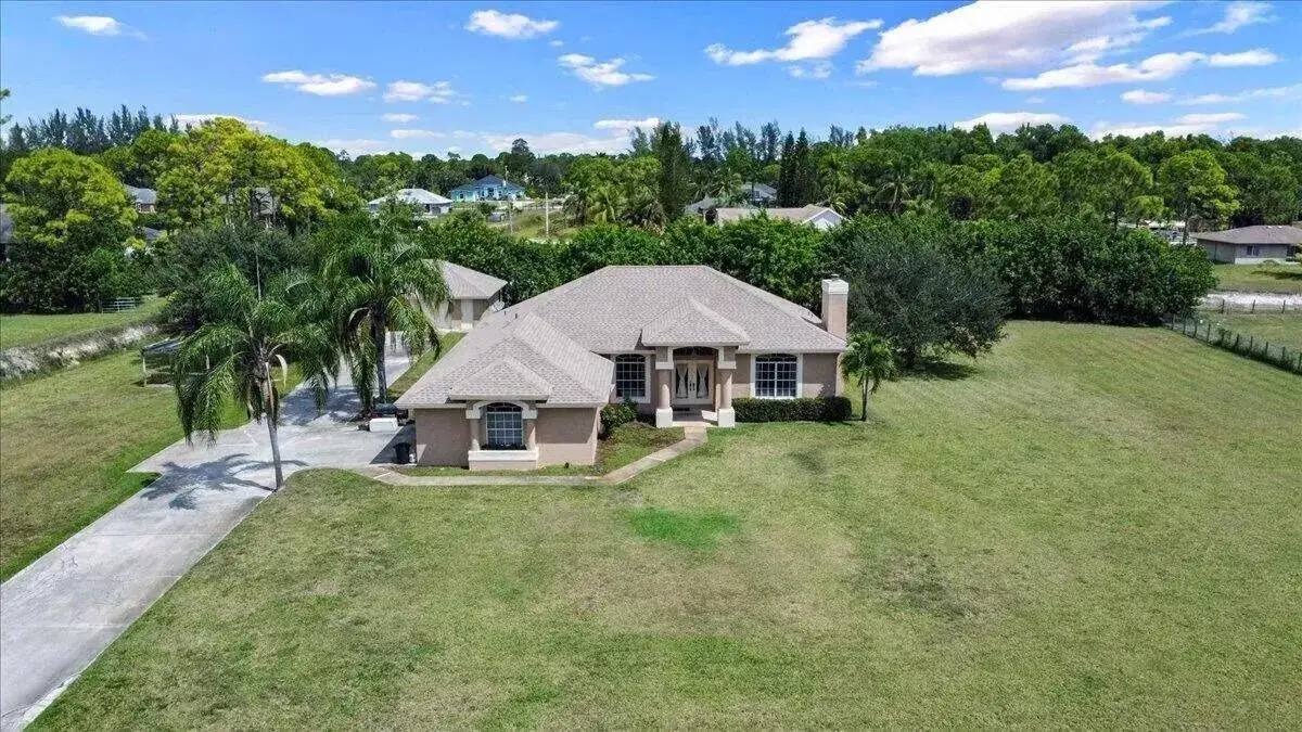 3 bedroom 2 bath Residential Lease for rent at 13253 N 75th Ln Lane N, FL 33412