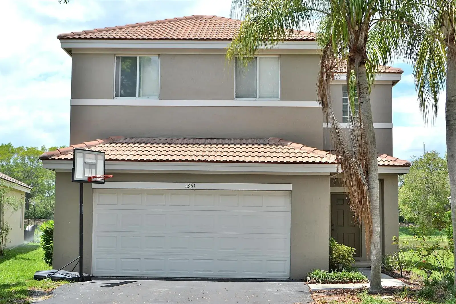 4 bedroom 2 bath Residential for sale at 4361 Dogwood Circle, Weston FL 33331